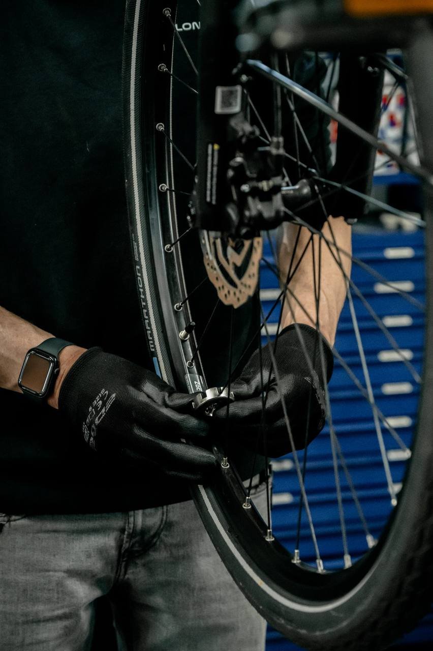 Fiets repareren in professionele werkplaats Raalte